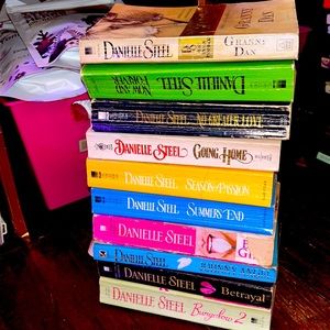 Danielle Steel Book Bundle!!